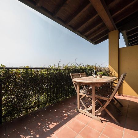 Gardappartamenti - Cascinale With Terrace เดเซนซาโนเดลการ์ดา ภายนอก รูปภาพ